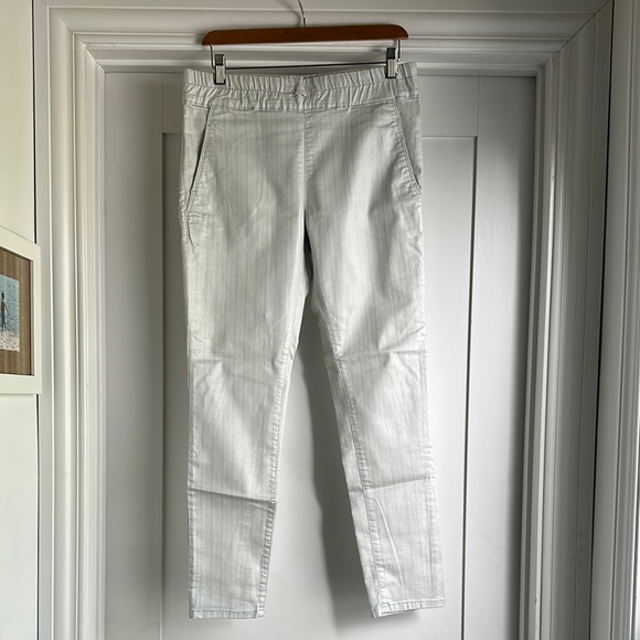 Bevy Flog - Picture 1 of 7